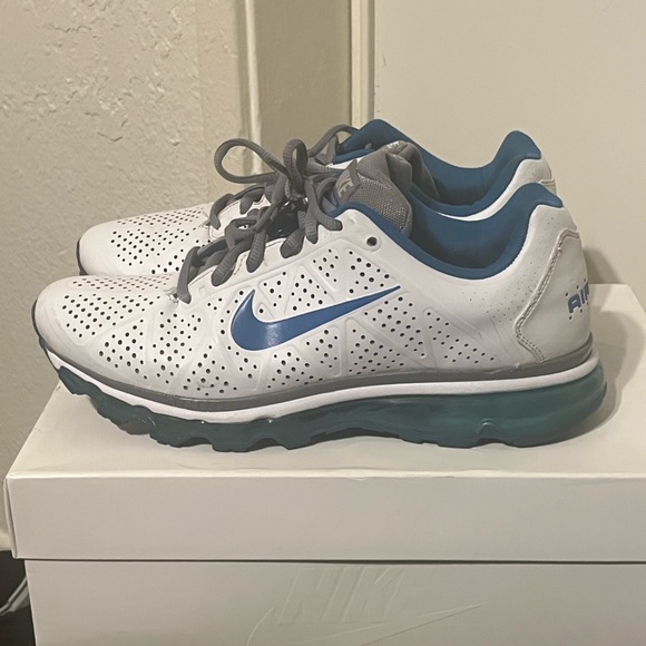 Nike AirMax 2011 - Picture 2 of 4
